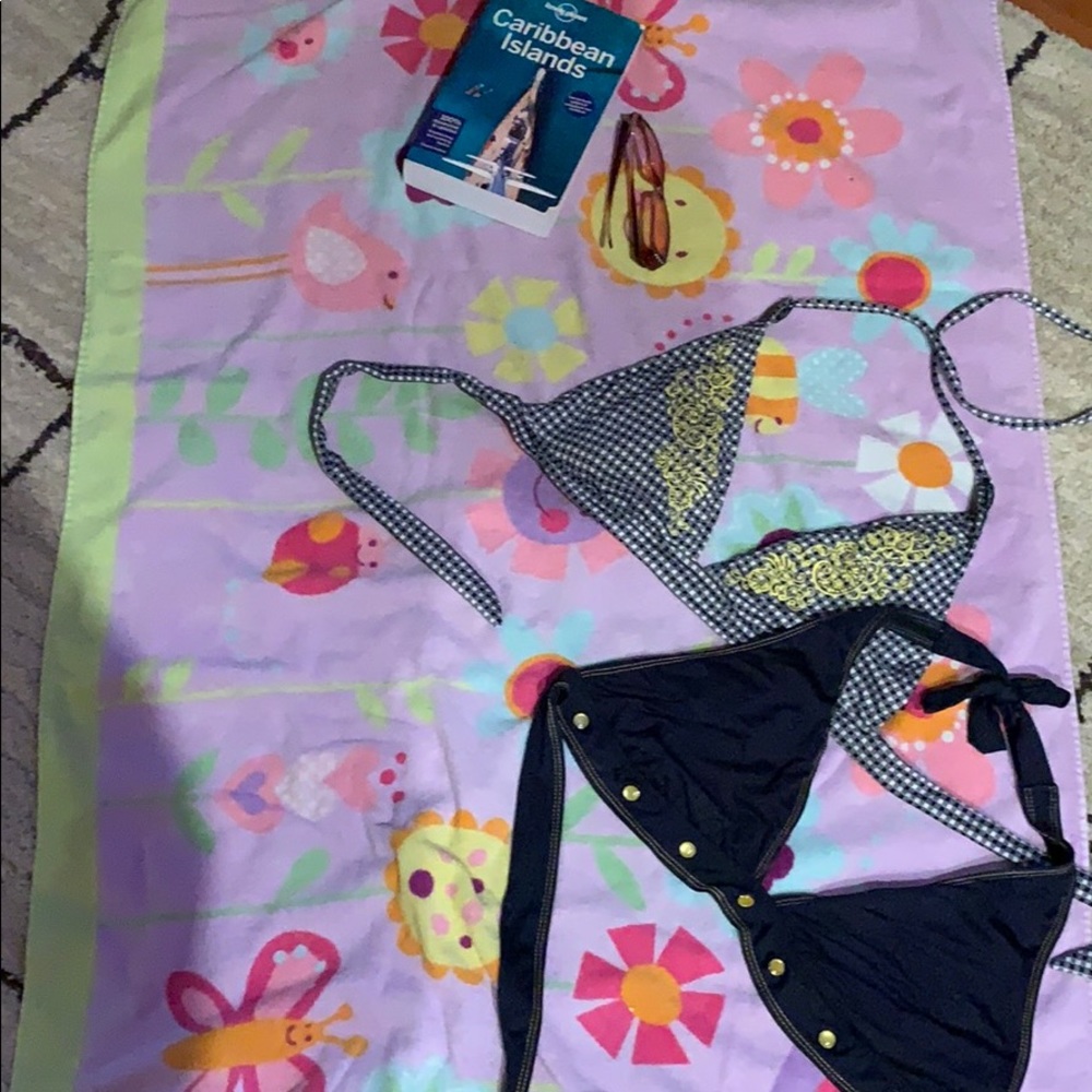 ✂️ 2 Mossimo swim tops in Navy and Yellow M/L